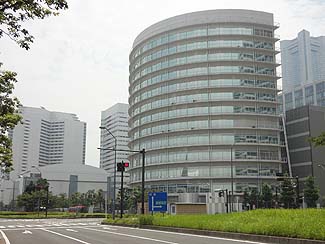 けいゆう病院ロビーコンサートでの演奏の様子